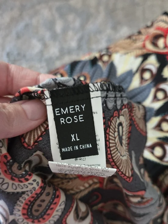 Mosaic Feather Pattern Blous - Picture 3 of 4